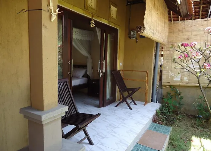 Bali Relax's Homestay And Cafe Frühstückspension