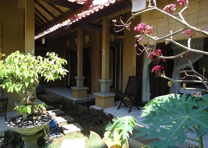 Bali Relax's Homestay And Cafe Frühstückspension