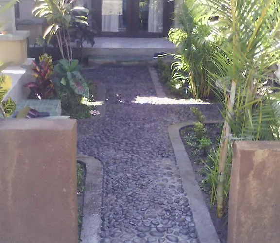 Bali Relax's Homestay And Cafe *