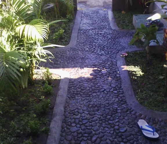 Bali Relax's Homestay And Cafe *